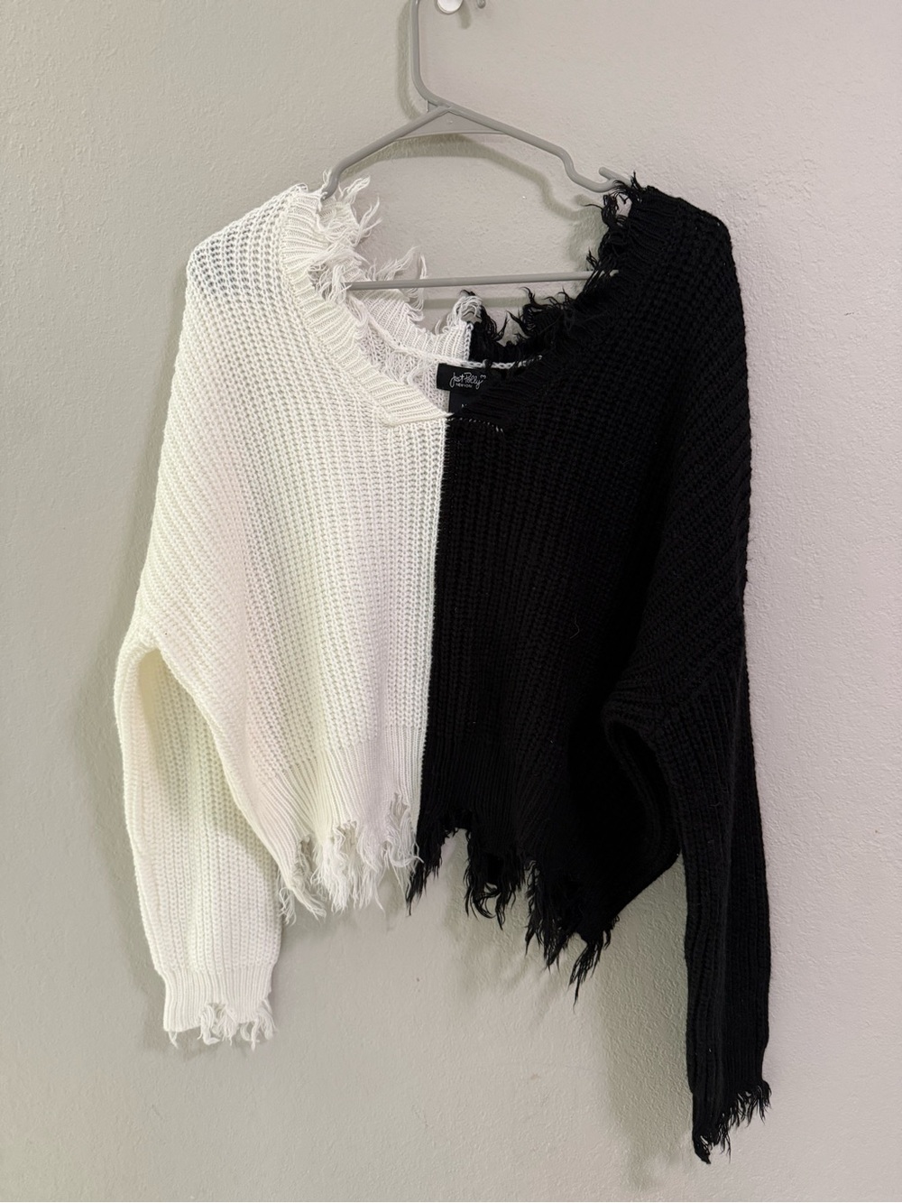 Just Polly Distressed Split Sweater Black White Colorblock Size M